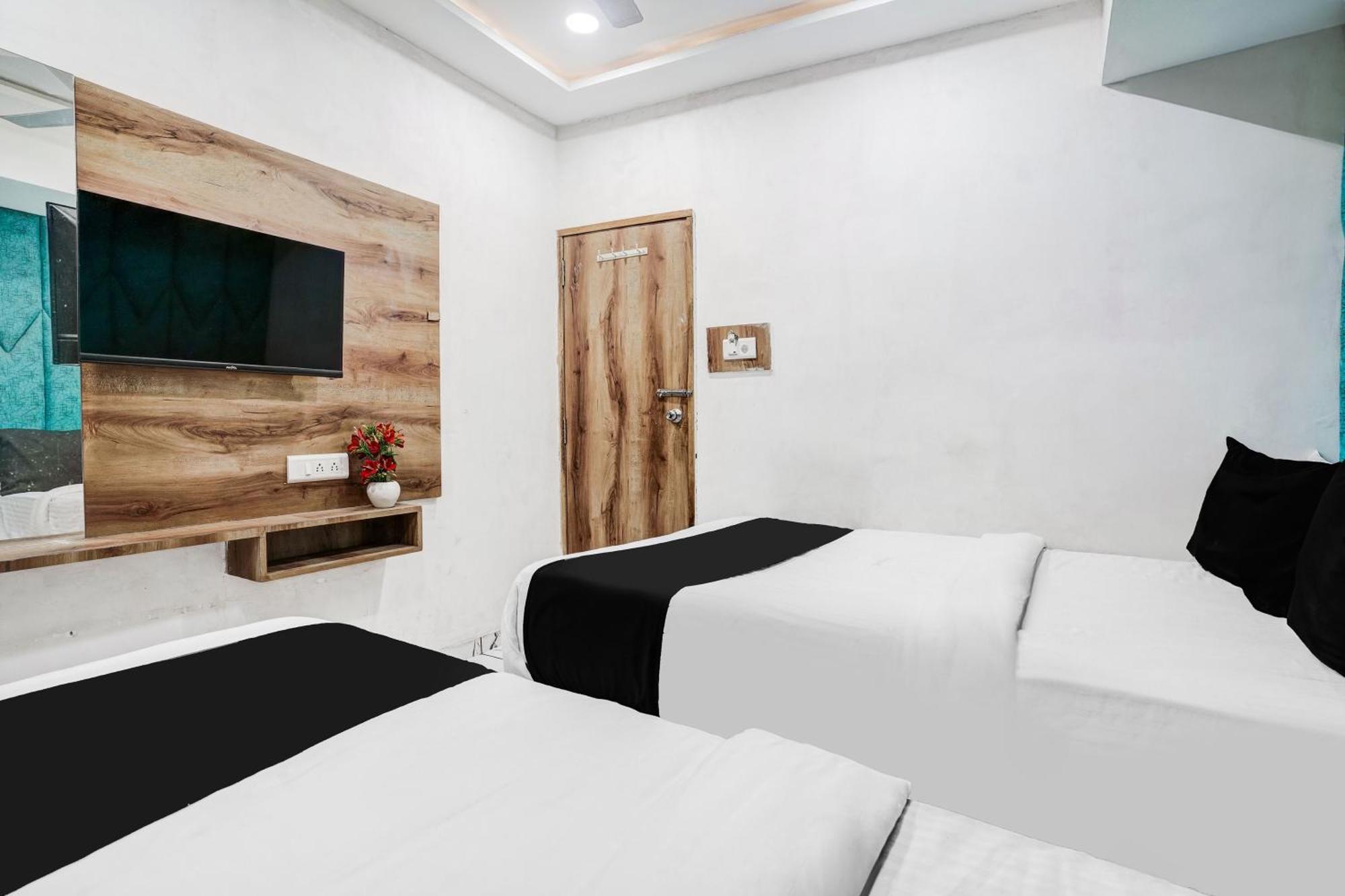 Super Collection O Maninagar Near Railway Station Formerly A1 Residency 아흐메다바드 외부 사진